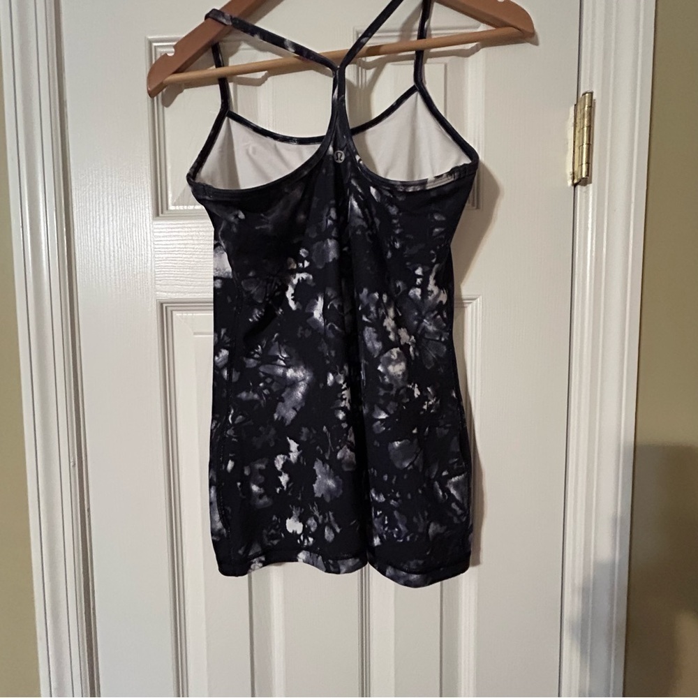 Lululemon Black and White Tie-Dye Tank Top size 8 Great Condition - Picture 2 of 4